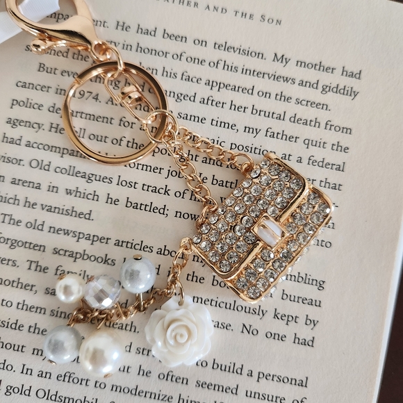 New Rhinestone Flowerette Faux Pearl Bag Charm/Keychain - Picture 3 of 6